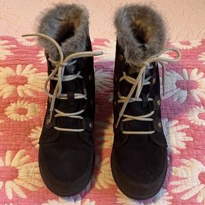 Sorel Black Winter Boots with Gray Fur Trim